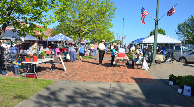 Fort Scott Farmer’s Market Continues on Saturdays and Tuesdays