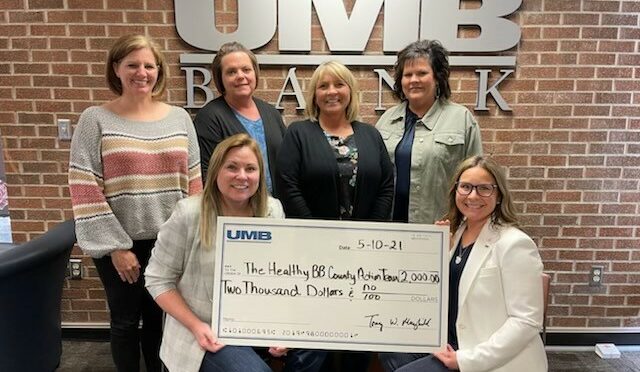 UMB Bank Contributes $2000 toward The Healthy Bourbon County Action Team’s “Center for Economic Growth”